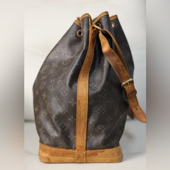 Louis Vuitton Bucket Bag - Picture 4 of 9